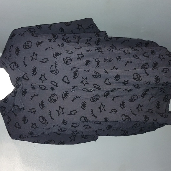 Torrid button up cropped shirt skulls Stars eyes and lightning bolts size 2 - Picture 1 of 6